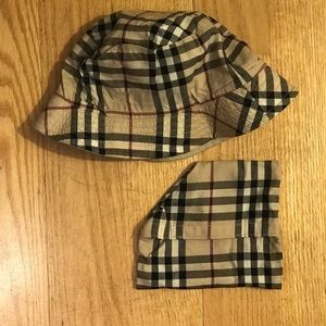 Burberry reversible rain hat w/case